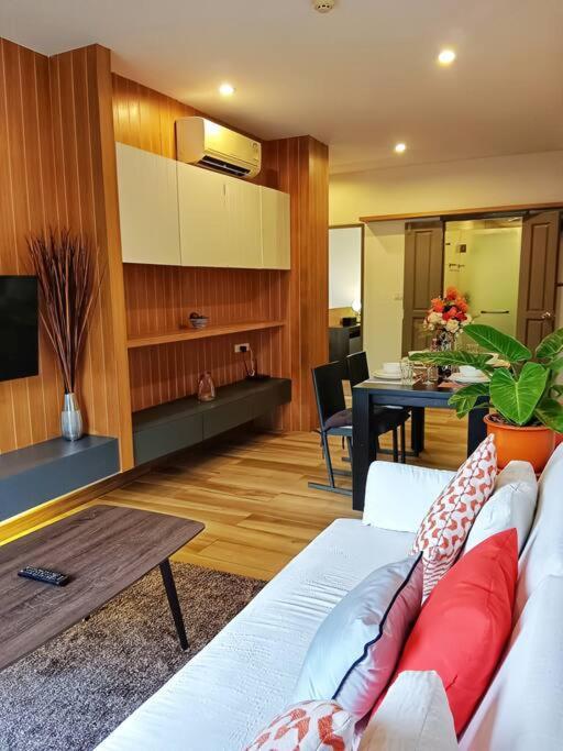 Hill Myna By Bcare - Two Bedrooms Apartemen Phuket